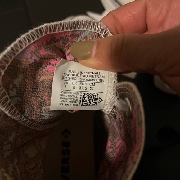 Converse - Picture 4 of 4